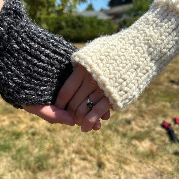 NWT HandKnit Chunky Wool Fingerless Gloves ~ Unisex - Picture 7 of 7